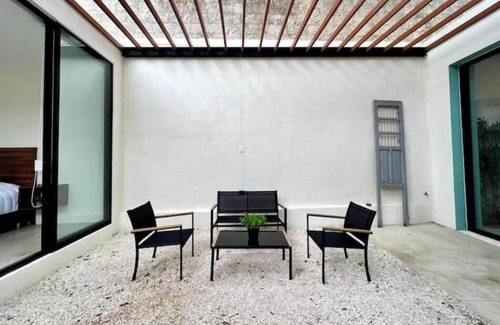 Centro Apartamento | Casa Álamo in Downtown Merida, pool, 2 br