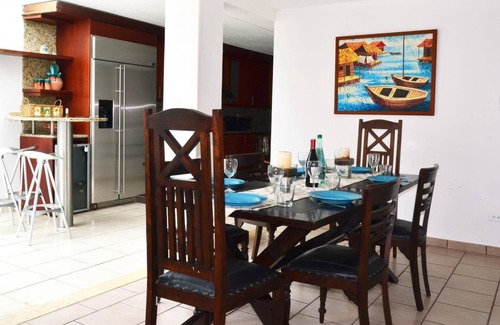 Punta Las Marias Casa | Casa Almendro - Cuatro Habitaciones Casa, Capacidad 8