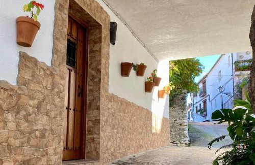 Benalauría Casa | Casa Almenta - Tu hogar para desconectar en el pueblo más bonito de Málaga