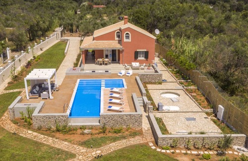 Agios Matthaios Villa | Villa de lujo Casa Alta Mare junto al mar con piscina privada climatizada en Corfú