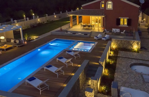 Agios Matthaios Villa | Villa de lujo Casa Alta Mare junto al mar con piscina privada climatizada en Corfú