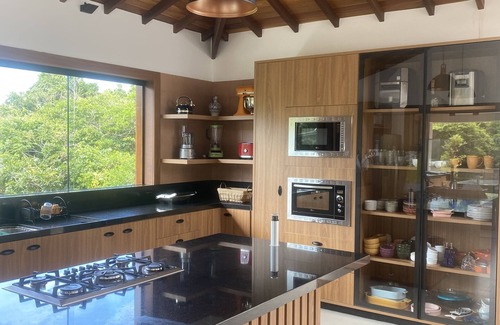 Brava Casa | Casa Alto Padrão a 100 Metros da Praia Brava