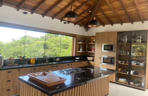 Brava Casa | Casa Alto Padrão a 100 Metros da Praia Brava