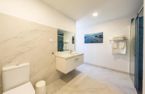 Camara de Lobos Apartamento | Casa Amarela Apartments - by Casas na Ilha
