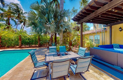 Riviera Beach Casa | Casa Amarilla Main House