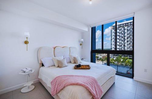 Doral Apartamento | CASA AMOR - Beach Club, Gym, Sauna, Free Parking, Near Airport