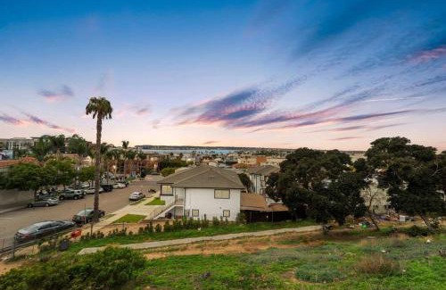 Little Italy Apartamento | Casa Amore -2BR- FREE Driveway parking for 3 cars