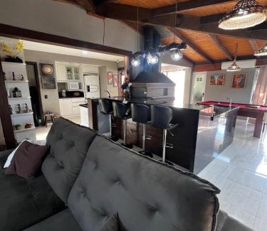 Capao da Canoa Casa | Casa ampla com área gourmet e piscina