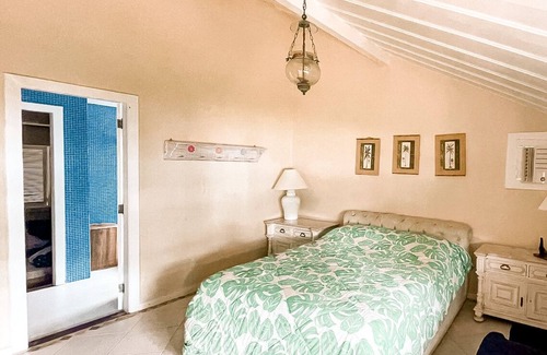 Vila Velha Casa | Casa Ampla com Praia Privativa, Área Verde, Deck, Churrasqueira e Forno de Pizza