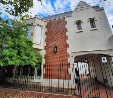 La Plata Casa | Casa amplia para 5 personas y cochera, a pasos del centro