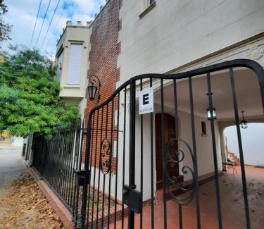 La Plata Casa | Casa amplia para 5 personas y cochera, a pasos del centro