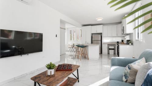Puntas Casa | Casa Angelica Apt 101 steps to Sandy Beach