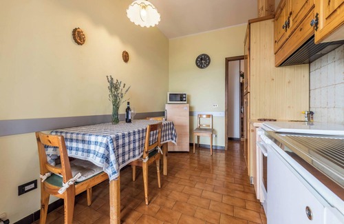 Caprino Veronese Casa | Casa Anna con vistas a la montaña, terraza, bañera de hidromasaje y Wi-Fi