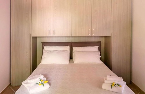 Torchiara Apartamento | Casa Antica by Interhome