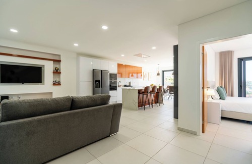 Estrela da Calheta Casa | Casa Antonette, a beautiful warm house, sun all day with a big pool to enjoy.