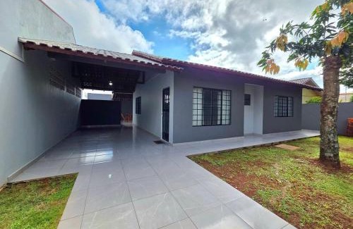 Vila Yolanda Casa | Casa ao lado da Av Das Cataratas com quintal