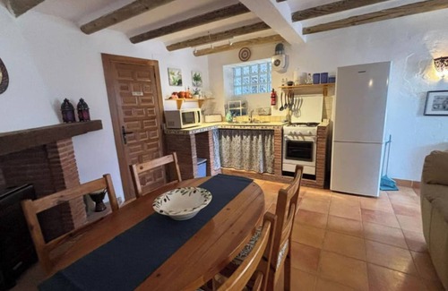 Tozar Casa | Casa Aurora es una acogedora casa para 2 personas en Mures, España,