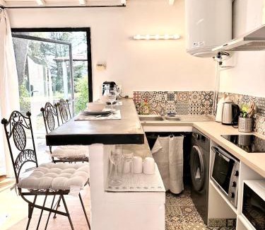 Costieres Apartamento | CASA AZUL - jardin, calme, tennis