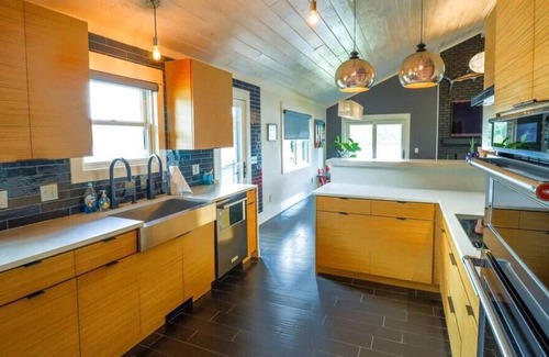 Chapin Casa | Casa Azul - Lake Murray - Close in - Spa like baths - New Dock