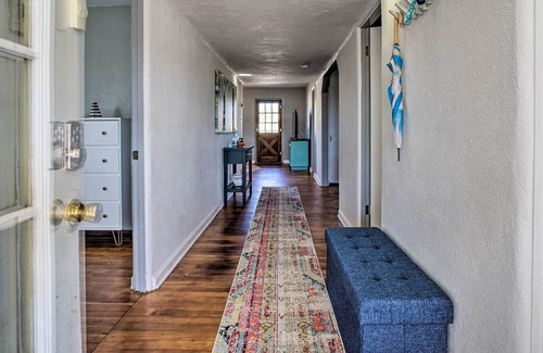 Truth or Consequences Apartamento | 'Casa Azul' - Walk to Hot Springs & Downtown!