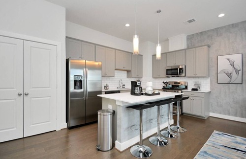Riverside Terrace Casa | Casa Azure - 10 mins to Rodeo! Med Center, UofH