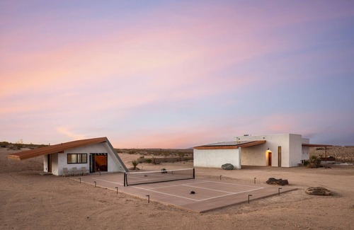 Joshua Tree Casa | Casa Azzurra by Fieldtrip | Architectural Retreat w/ Pool, Spa, & Pickleball