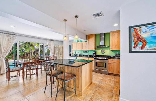 Southside Casa | Casa Balsinde - Delight in a Private Pool in the Southern End of West Palm