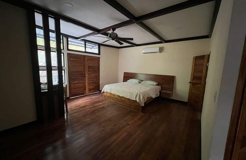 Parrita Casa | Casa Barco Rainforest House