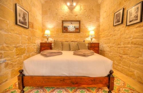 Mosta Casa | Casa Bartolo A Hidden Gem - Spacious Village Home EBAR1-1