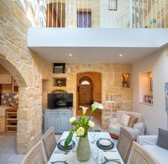 Mosta Casa | Casa Bartolo A Hidden Gem - Spacious Village Home EBAR1-1