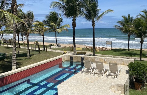 Itacimirim Casa | Casa Beira Mar on the beachfront and close to the natural pools.