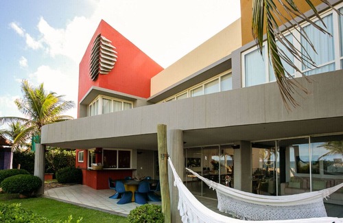 Itacimirim Casa | Casa Beira Mar on the beachfront and close to the natural pools.