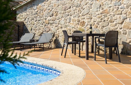 Cuntis Casa | Casa Belai en entorno rural con piscina, zona barbacoa y salón chimenea.