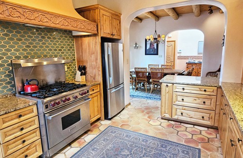 Arroyo Seco Casa | Casa Bella - VIEWS private yard stream gourmet kitchen internet de alta velocidad