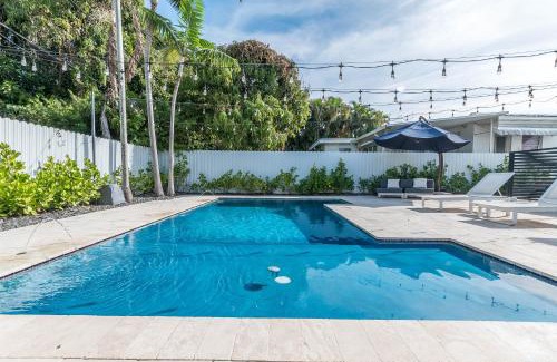 Coral Way Casa | Casa Belle 3br W Pool & Bbq 10 Mins To Beach