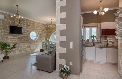 Kournas Casa | Casa Belvedere | Apartment with heated Rooftop pool and Sea View