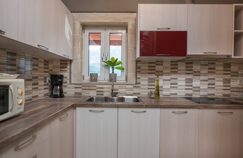 Kournas Casa | Casa Belvedere | Apartment with heated Rooftop pool and Sea View