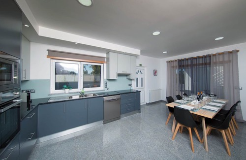 Vila Nova de Poiares Casa | Casa Bem Estar - Moradia T3 Privada com Piscina,terraço num Local Sossegado