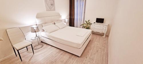 Roiano-Gretta-Barcola-Cologna-Scorcola Apartamento | Casa Bianca - 2 Bedroom Design Apartment