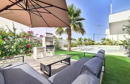 Punta Brava Villa | Villa de playa, gran piscina privada y jardín.
