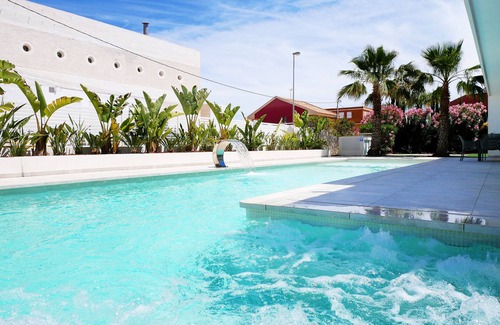 Punta Brava Villa | Villa de playa, gran piscina privada y jardín.
