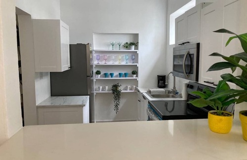 Miramar Casa | Casa Blanca in the Heart of Miramar