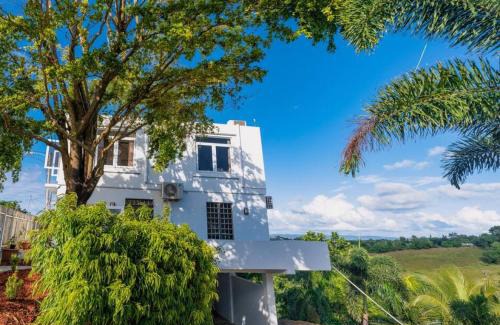 Pueblo Apartamento | Casa Blanca Mountain and Ocean Views