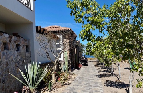 Nopolo Casa | Casa Blanco Vista - nueva casa de lujo, a pasos de la arena y el mar de Cortés