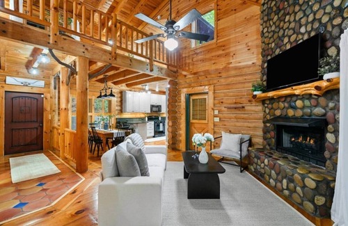 Walnut Mountain Casa | Casa Bohemia *pool *fishing*mountain views!