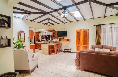 Daniel Flores Casa | CASA BONANZA PEREZ ZELEDON