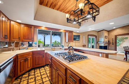 Redington Beach Villa | Casa Bonita - Gran Villa de estilo español, NUEVA piscina con 2 spas en medio de jardines tropicales