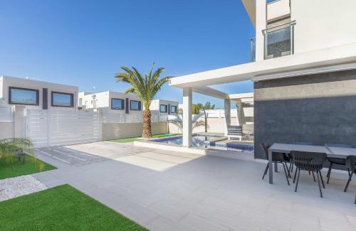 Puerto Marino Villa | Casa Bos Dolphin Pool Jacuzzi 6p