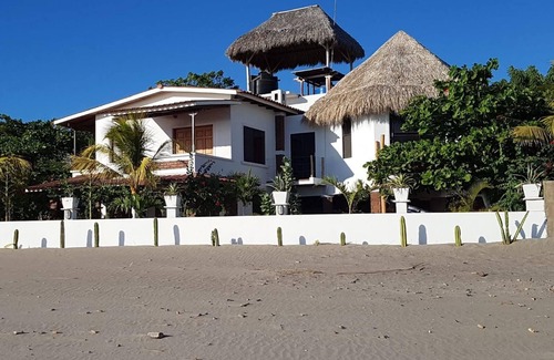 Popoyo Villa | Casa Brisas de Popoyo Yoga Surf house right in front of the Ocean