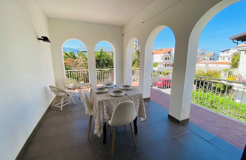 Pizzo Apartamento | Casa Buganville, Luminoso Appartamento a Pochi Passi dal Mare!